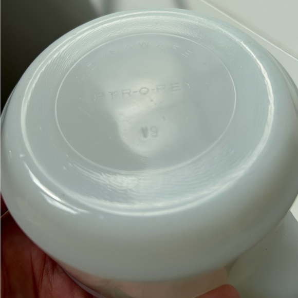 Vintage Pyr-o-Rey 10 ounce Mini Casserole Dishes set of 3 🤎🤍🤎 - Picture 8 of 13